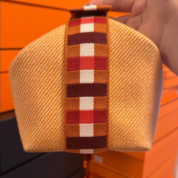 Hermes Tan Cosmetic Bag with Red Handle - Picture 4 of 10